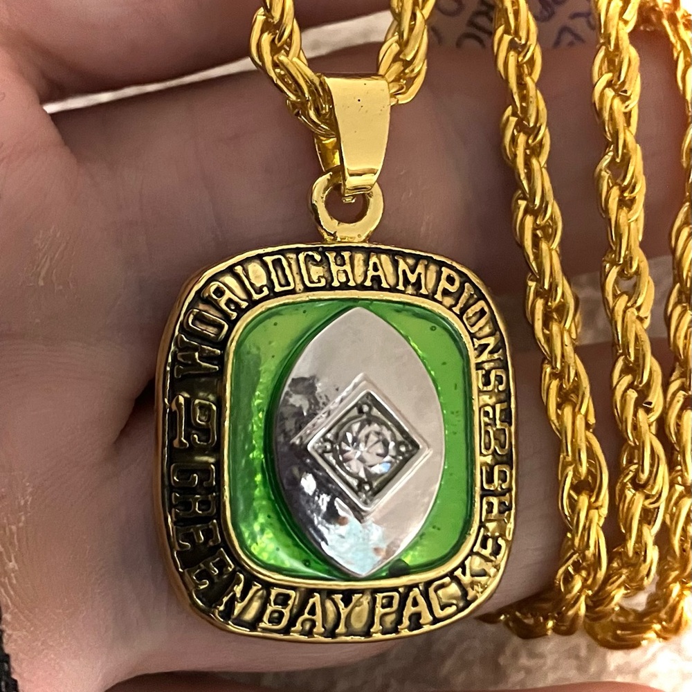 GREEN BAY PACKERS INSPIRED FAN NECKLACE